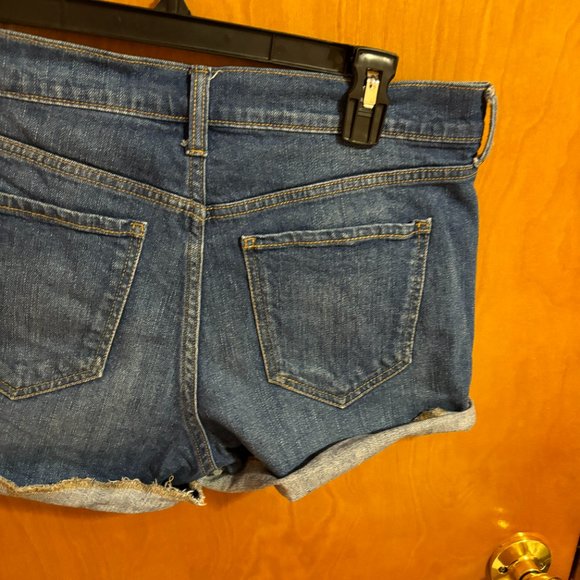 Old Navy Boyfriend Shorts Rolled cuff‎ Distressed Size 4 - Picture 10 of 10